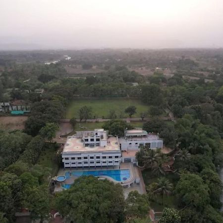 U Rivergate Karjat Luaran gambar