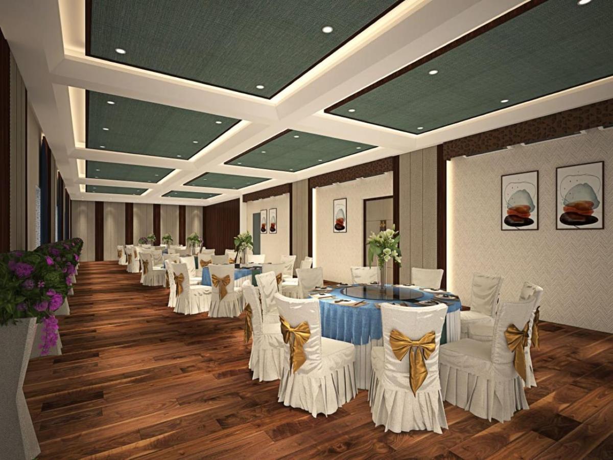U Rivergate Karjat Luaran gambar
