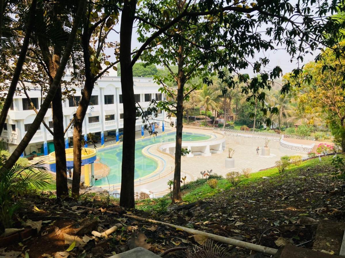 U Rivergate Karjat Luaran gambar
