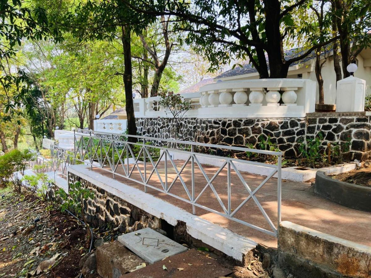 U Rivergate Karjat Luaran gambar