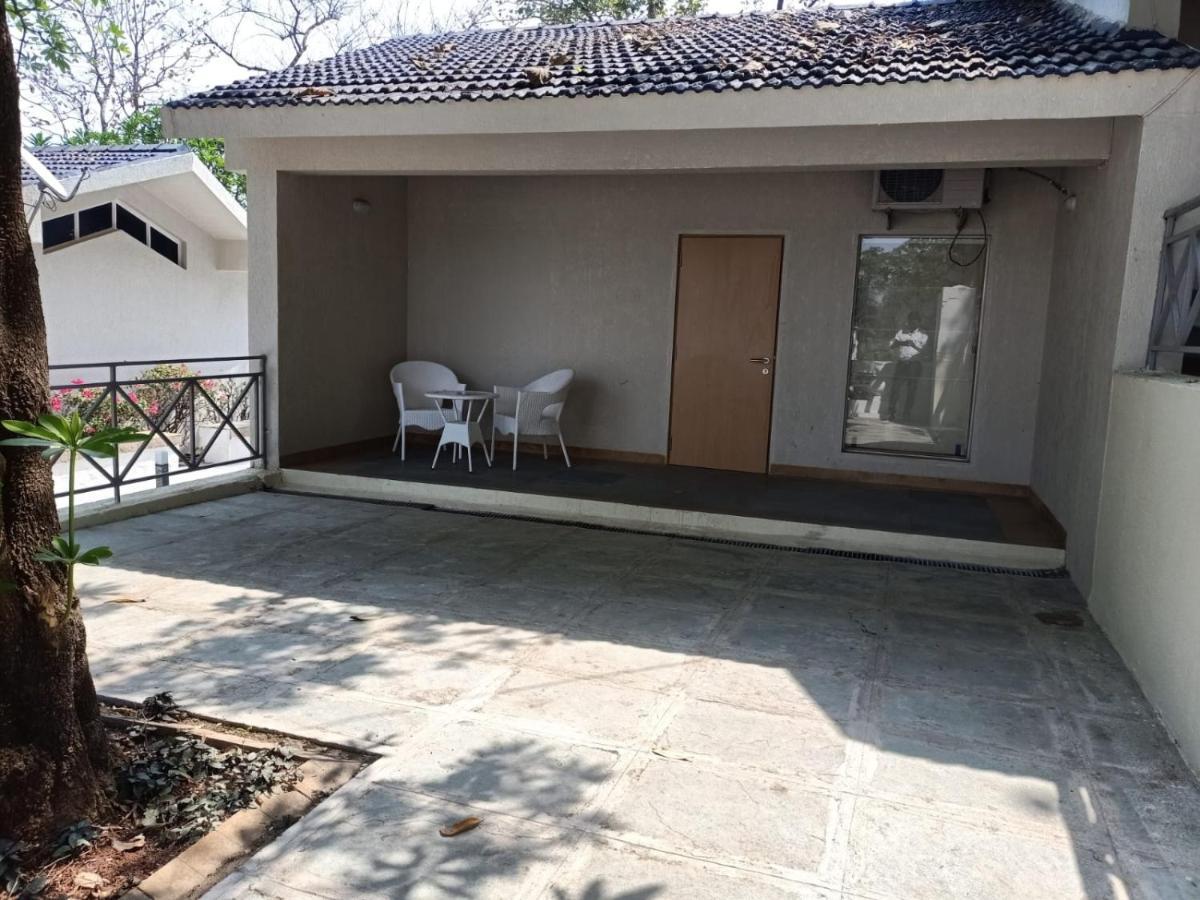U Rivergate Karjat Luaran gambar
