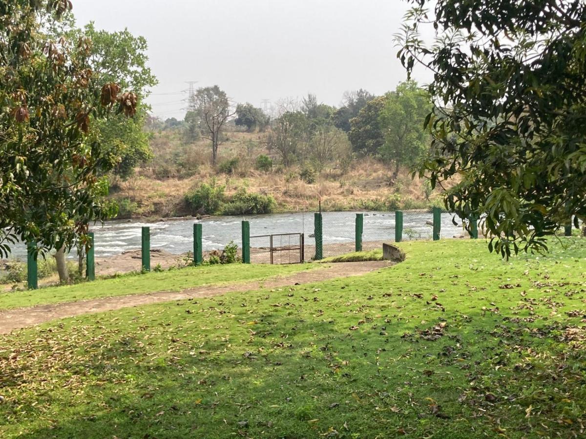 U Rivergate Karjat Luaran gambar
