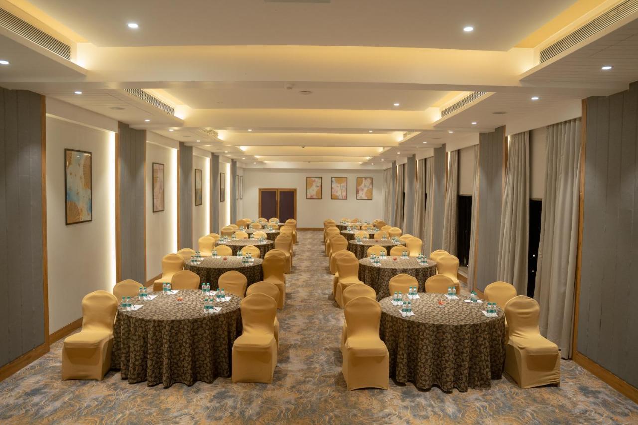 U Rivergate Karjat Luaran gambar