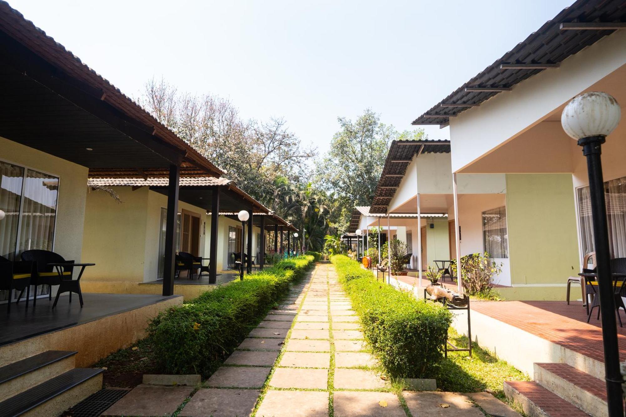 U Rivergate Karjat Luaran gambar